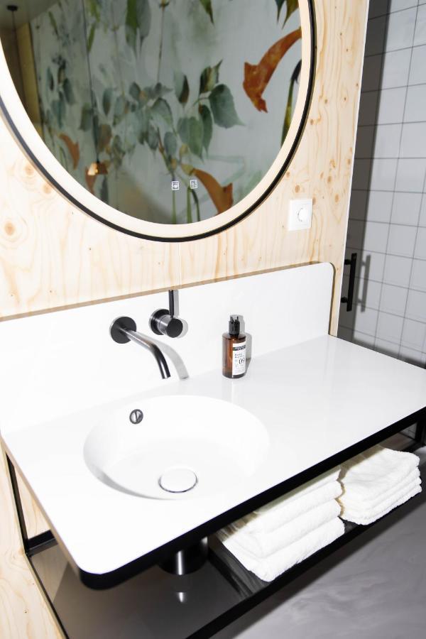 Hotel Moloko -Just A Room- Sleep&Shower-Digital Key By Sms Enschede Buitenkant foto